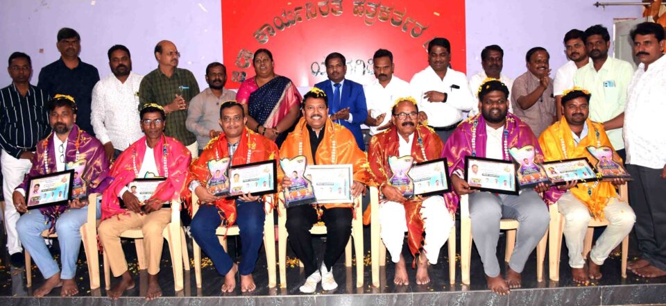 ಯಾದಗಿರಿ ಜಿಲ್ಲಾ ಪತ್ರಿಕಾ ಭವನದಲ್ಲಿ ಪ್ರಶಸ್ತಿ ಪುರಸ್ಕೃತ ಪತ್ರಕರ್ತರಿಗೆ ಜಿಲ್ಲಾ ಕಾರ್ಯನಿರತ ಪತ್ರಕರ್ತರ ಸಂಘದ ವತಿಯಿಂದ ಹೃದಯಸ್ಪರ್ಶಿ ಅಭಿನಂದನೆ